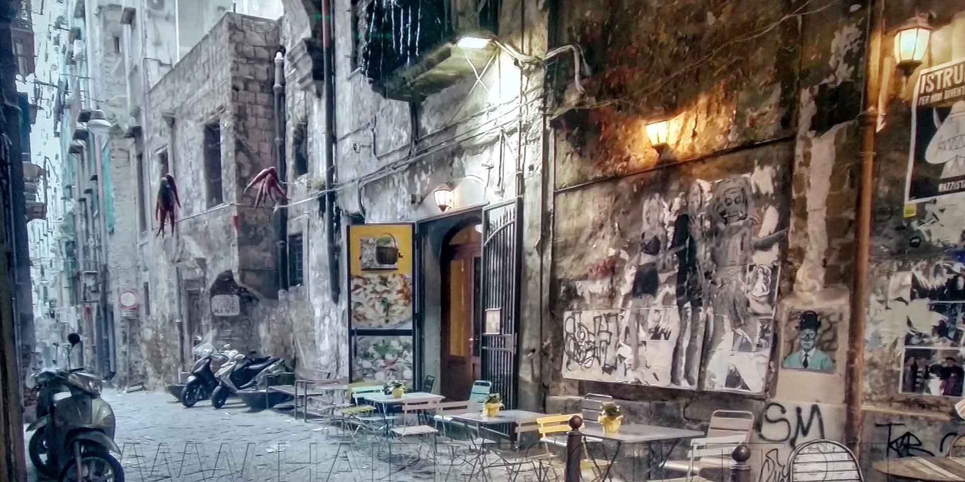 Napoli visuale di via dei Tribunali 