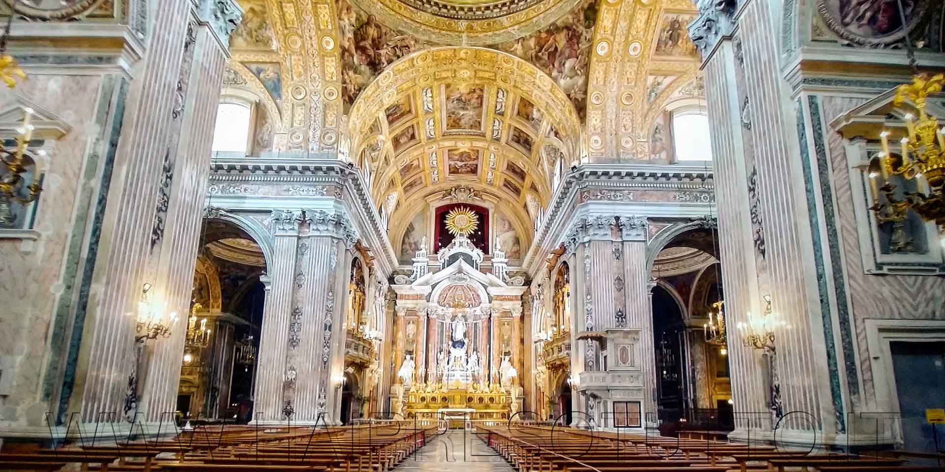 Napoli Chiesa del Gesù Nuovo interno