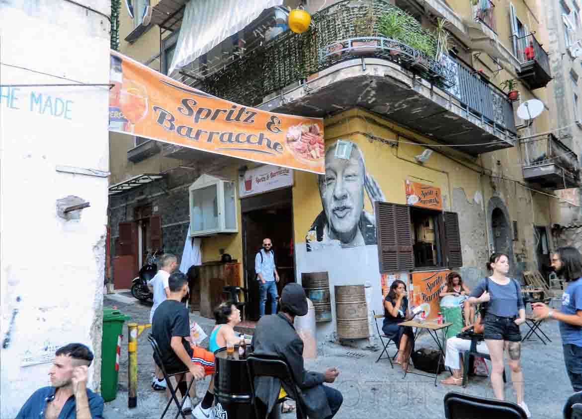 Aperitivo al Spritz e Baracche locali ai Quartieri Spagnoli