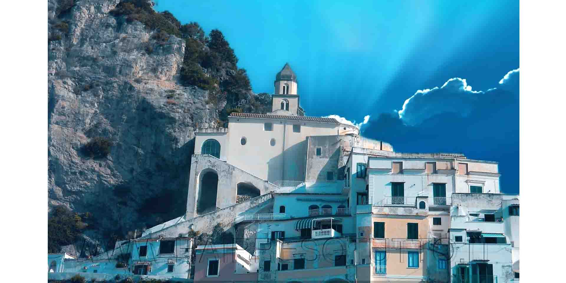 Amalfi con vista sulla Montagna all’alba